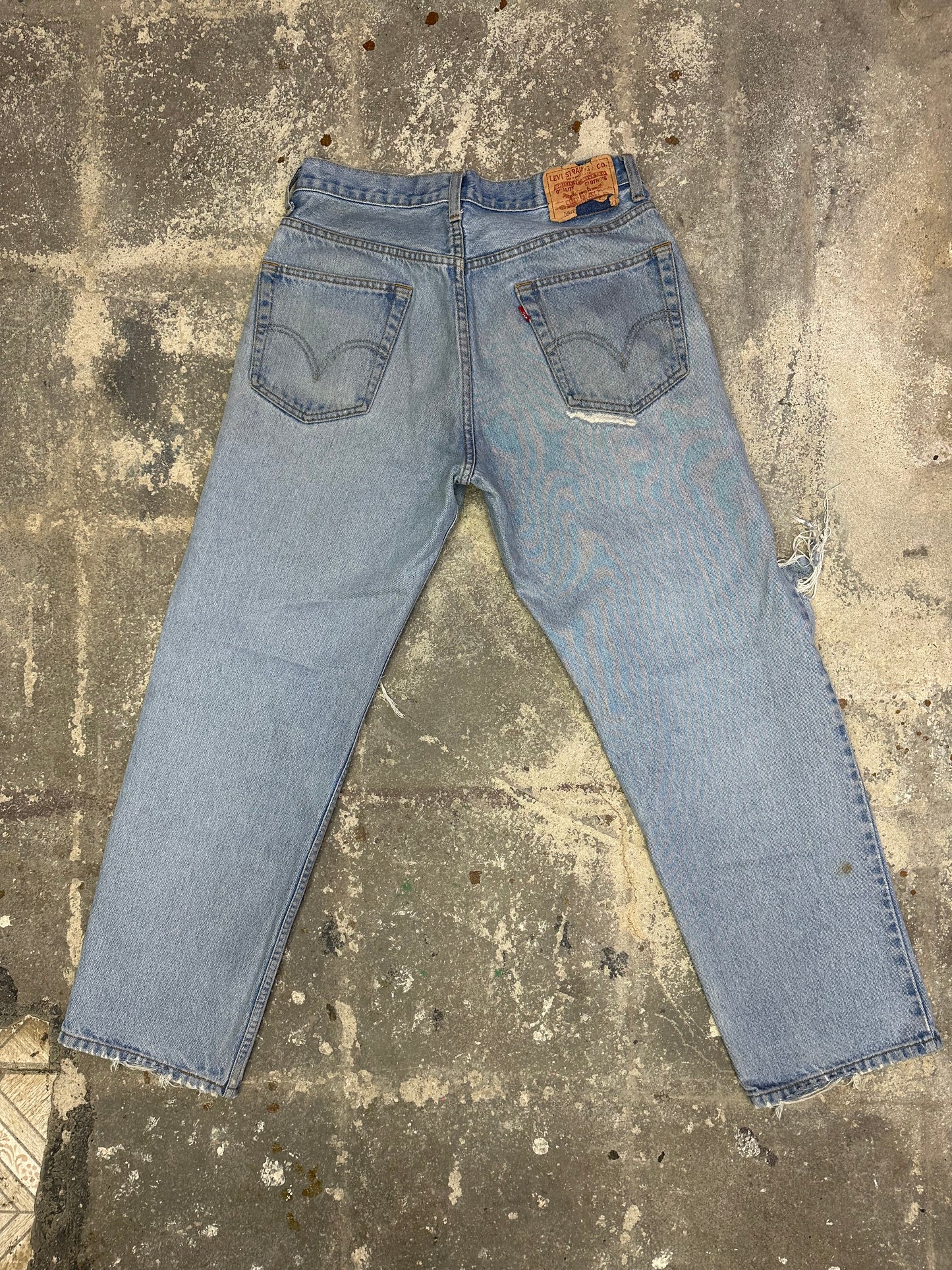 distressed levis 550/ 32x30