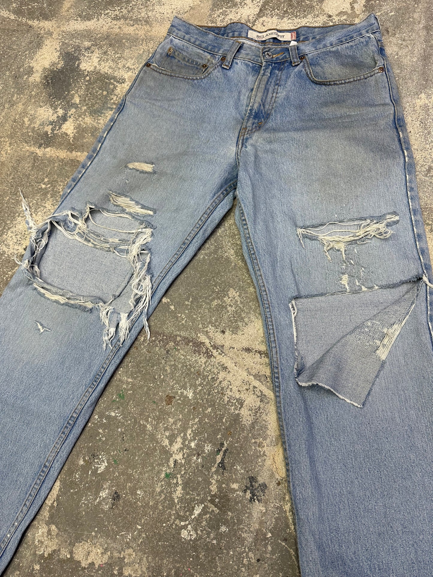 distressed levis 550/ 32x30