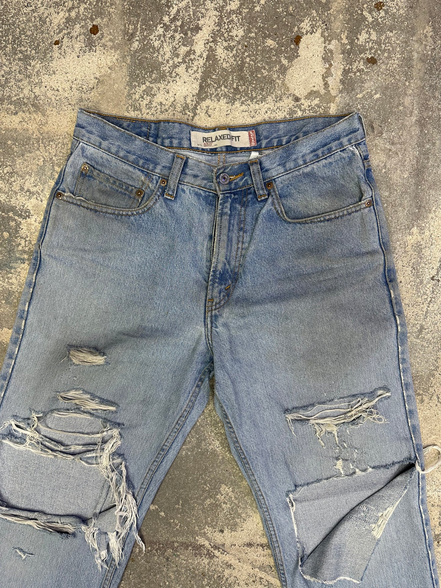 distressed levis 550/ 32x30